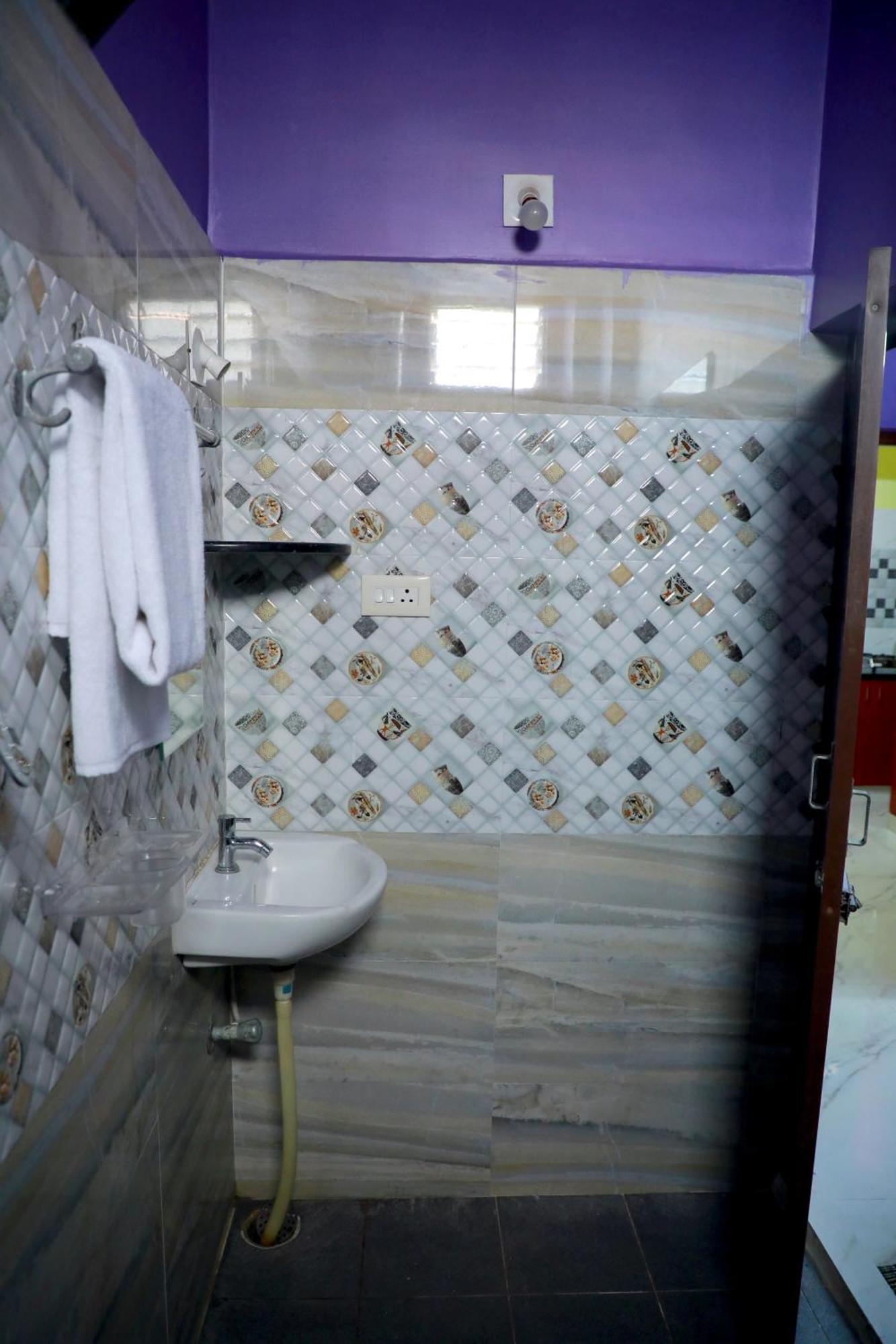 Srisaisrinivasahomestay Tirupati
